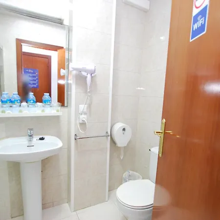 Tres Leones Hotel 2*