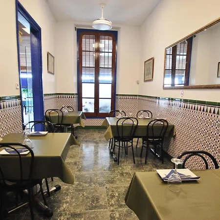 Tres Leones Hotel 2*